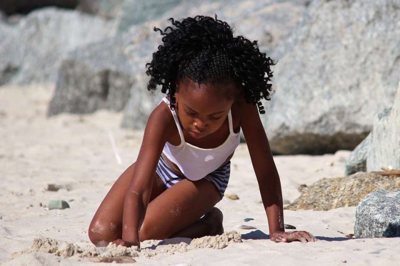 7岁女孩乳房有硬块疼是怎么回事7岁女孩乳房发育属于不属于性早熟