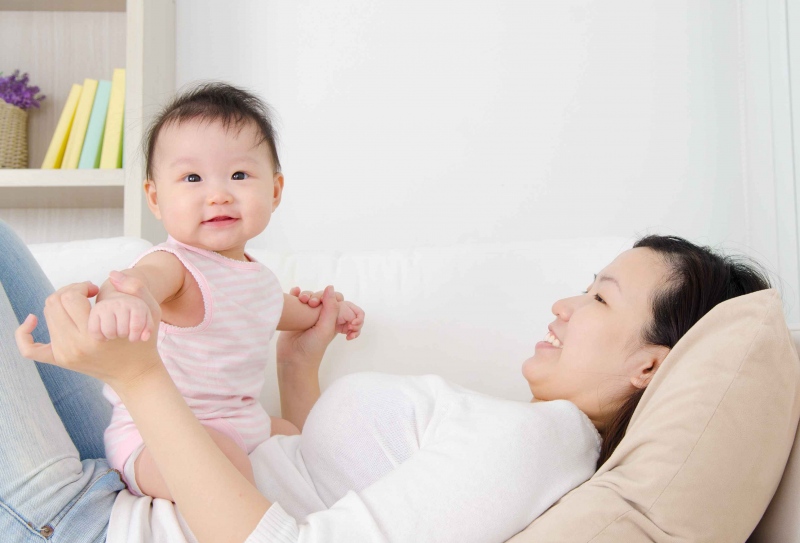 宝宝一惊一惊的怎么回事宝宝夜惊妈妈如何处理