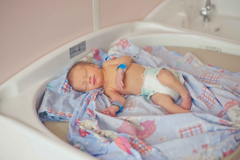 早产儿眼底出血的原因眼底出血要注意什么